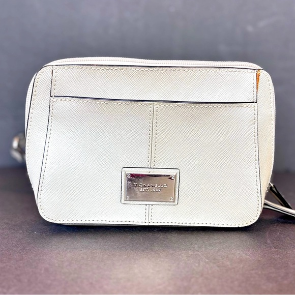 Tignanello Bella Belt Bag Crossbody Leather Silver Pristine, Stylish and Secure - Picture 1 of 13